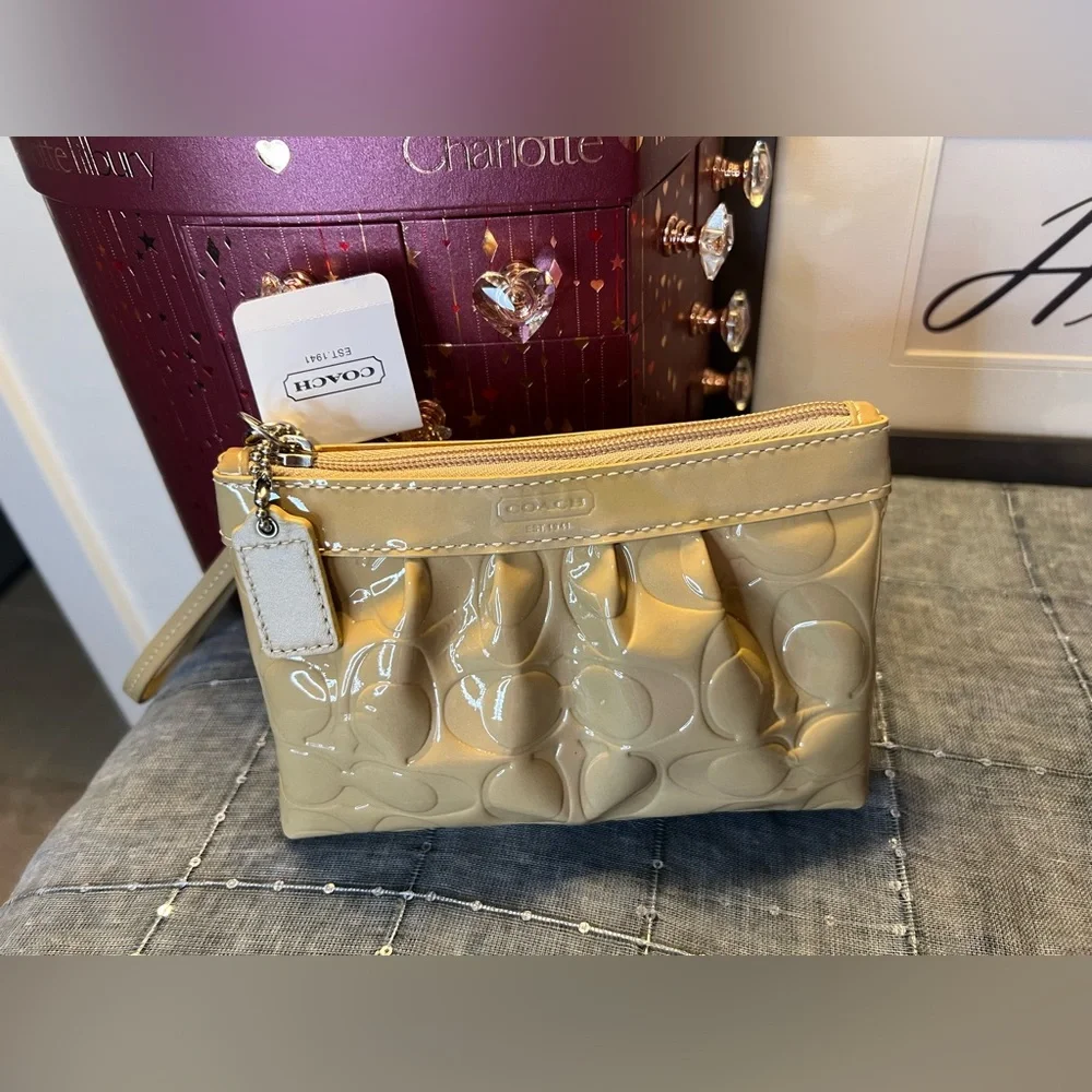 Coach elegant wristlet